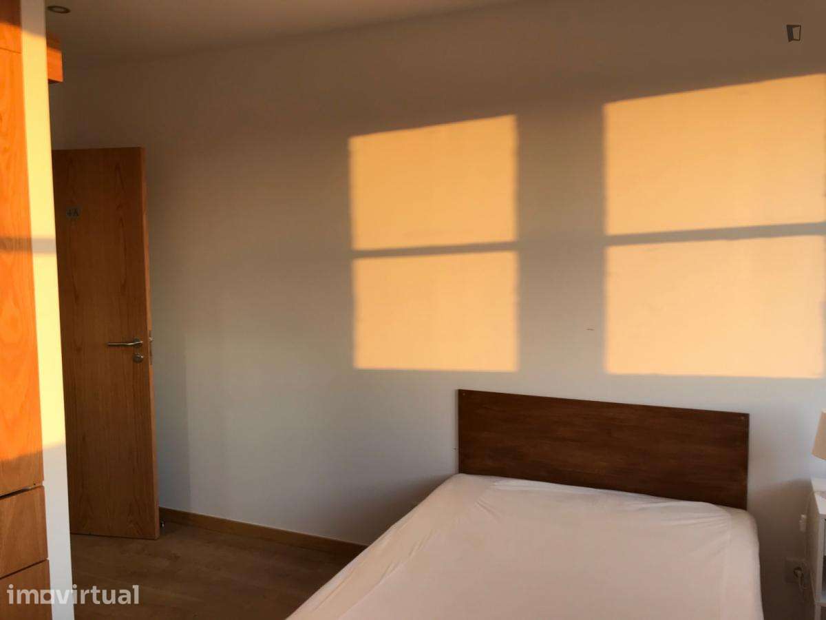 Quarto - localizado em Baixa Coimbra - Grande imagem: 2/9