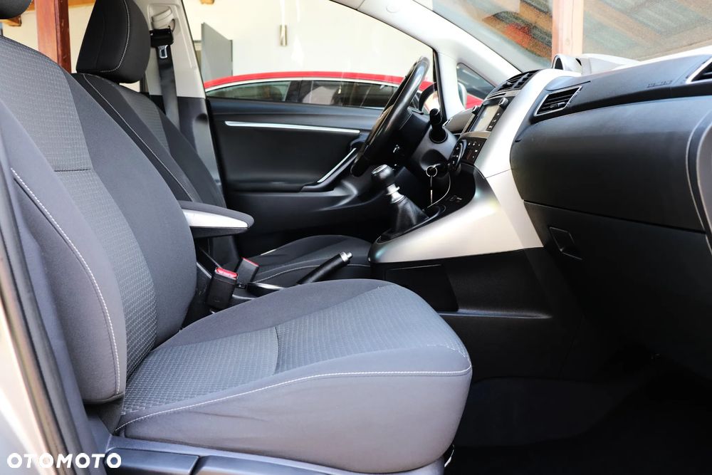 Toyota Verso 1.8 Premium - 20