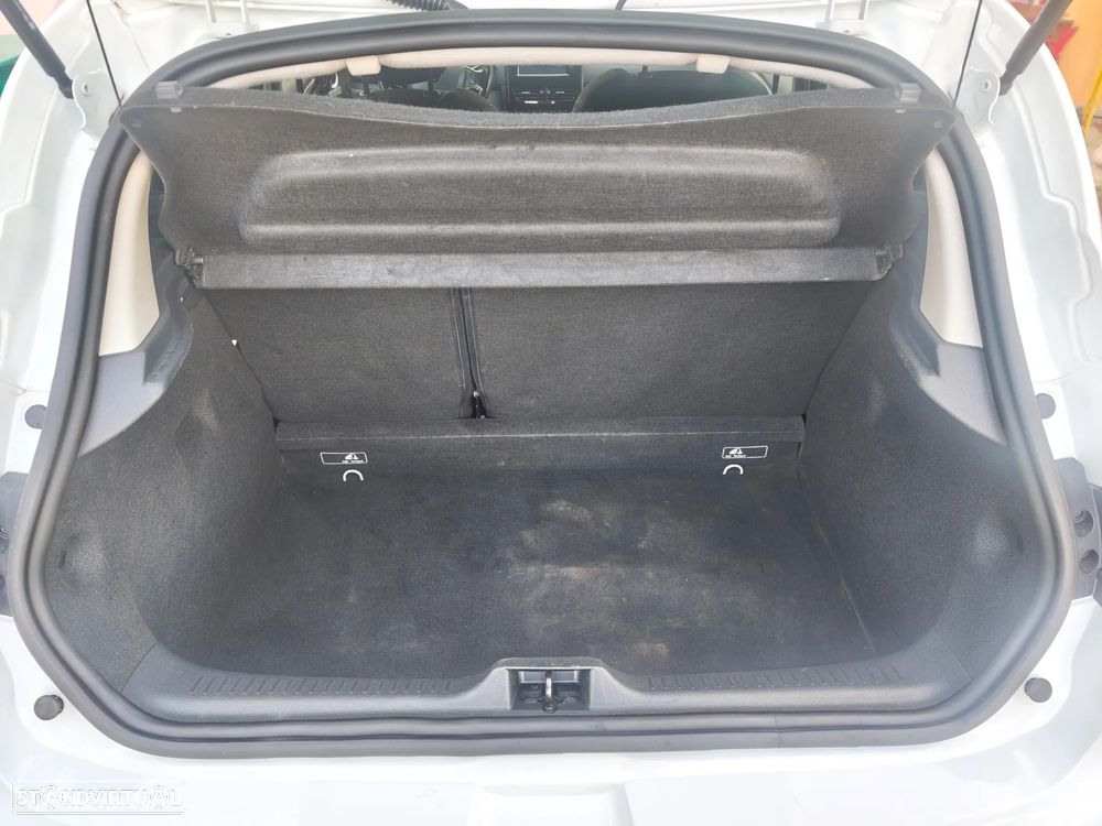 Renault Clio 1.2 16V 75 LIMITED - 24