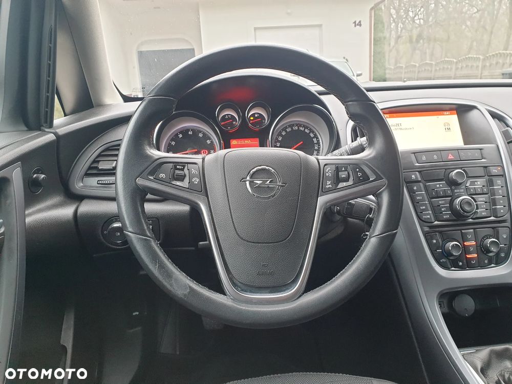 Opel Astra 1.4 Turbo 150 Jahre - 17