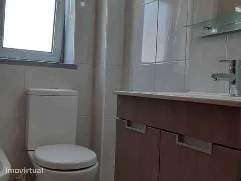 Apartamento t2 no centro de Coimbra, mobilado, elevador e garagem - Grande imagem: 2/12