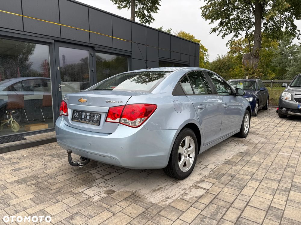 Chevrolet Cruze 1.6 LS - 4