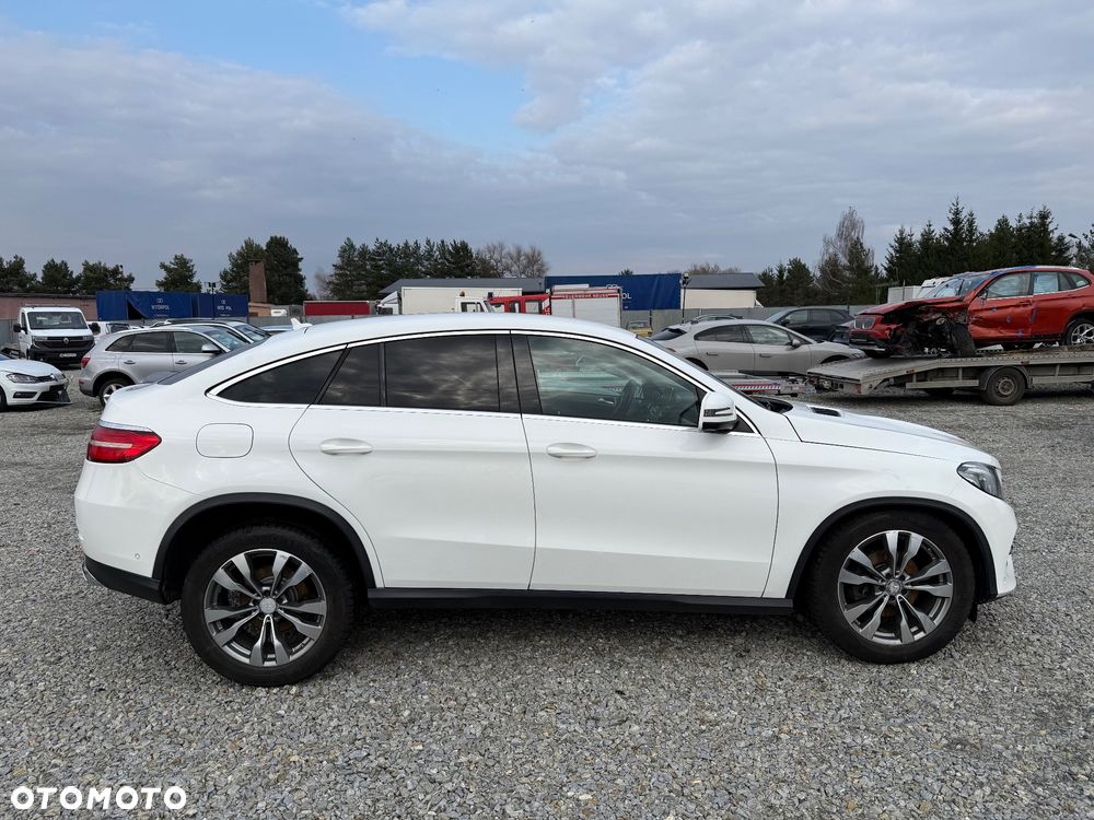 Mercedes-Benz GLE 350 d 4Matic 9G-TRONIC AMG Line - 2