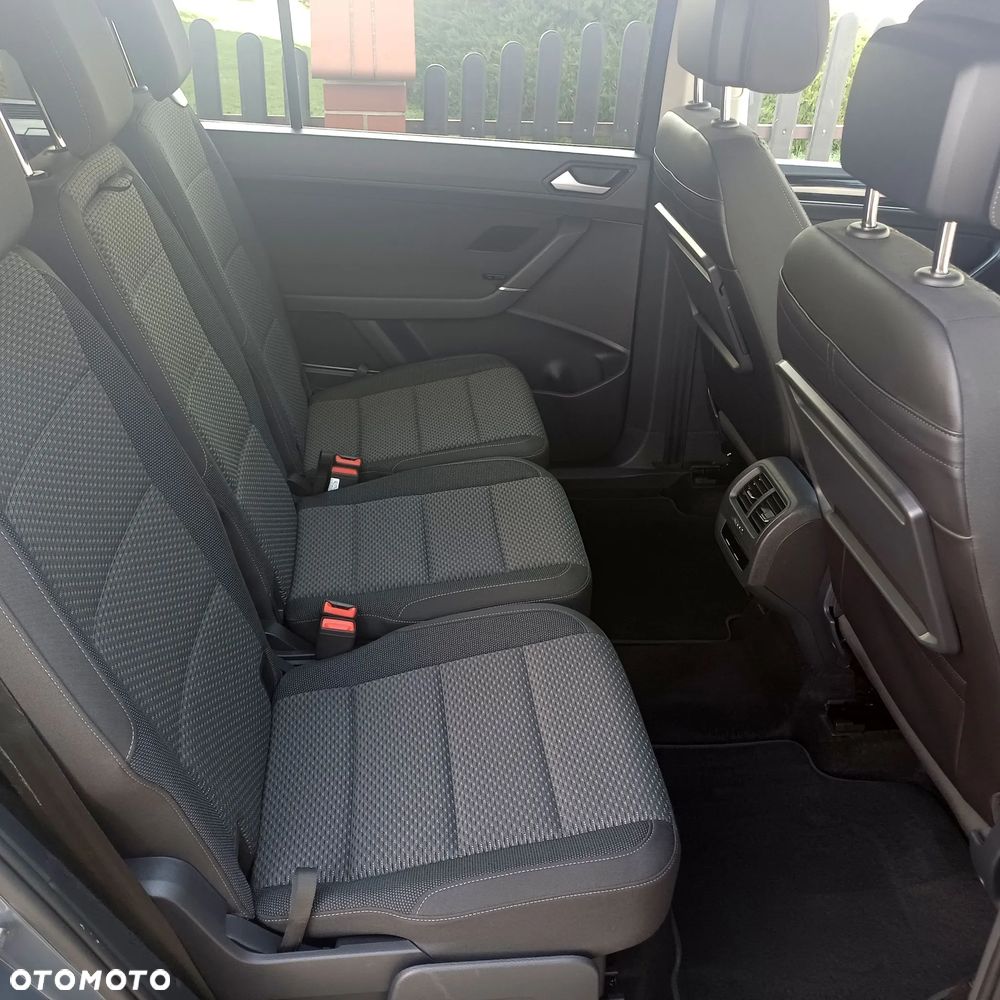 Volkswagen Touran - 10