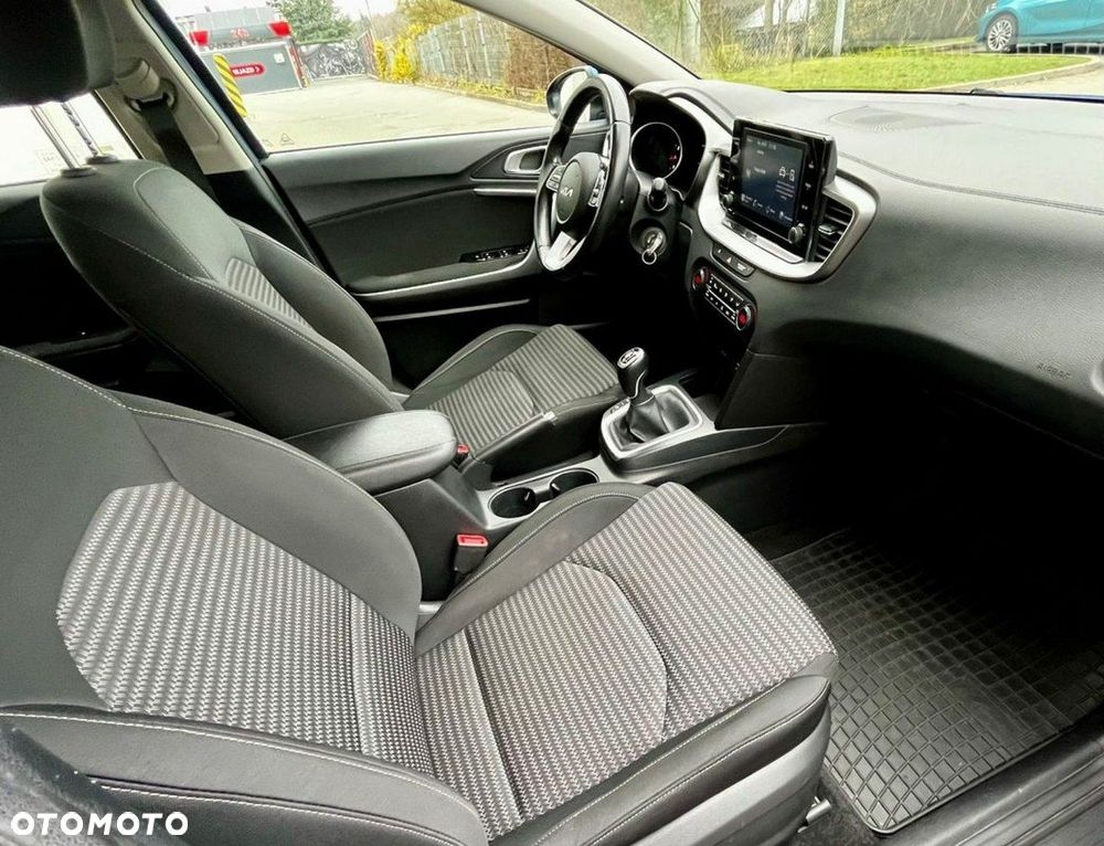 Kia Ceed 1.5 T-GDI M - 11