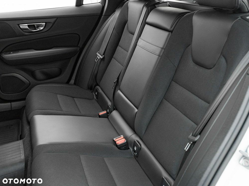 Volvo V60 Cross Country D4 AWD - 29