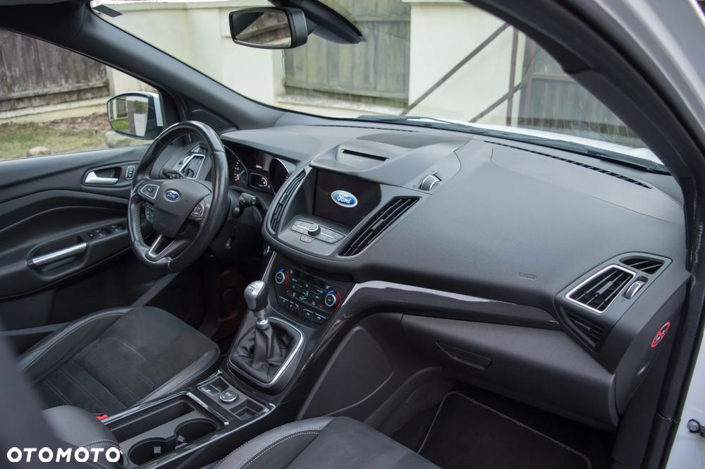 Ford Kuga 2.0 TDCi 4x4 ST-Line - 29