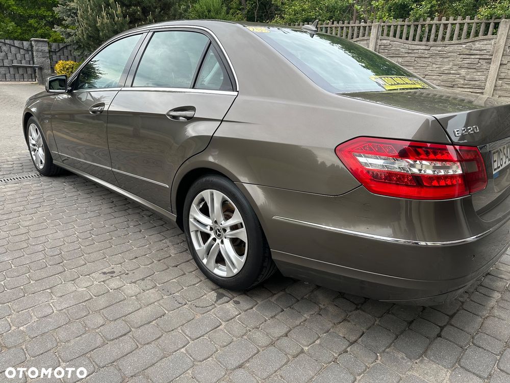 Mercedes-Benz Klasa E 220 CDI DPF BlueEFFICIENCY Automatik Avantgarde - 4