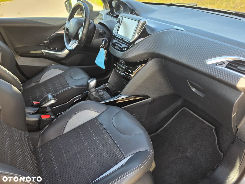 Peugeot 2008 1.6 BlueHDi Allure - 29
