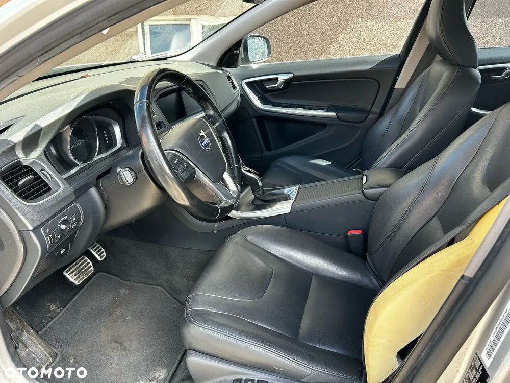 Volvo S60 T5 Drive-E Momentum - 17