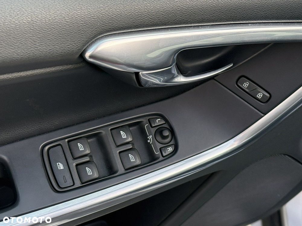 Volvo XC 60 D4 Momentum Pro - 11