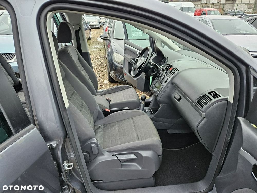 Volkswagen Touran - 11