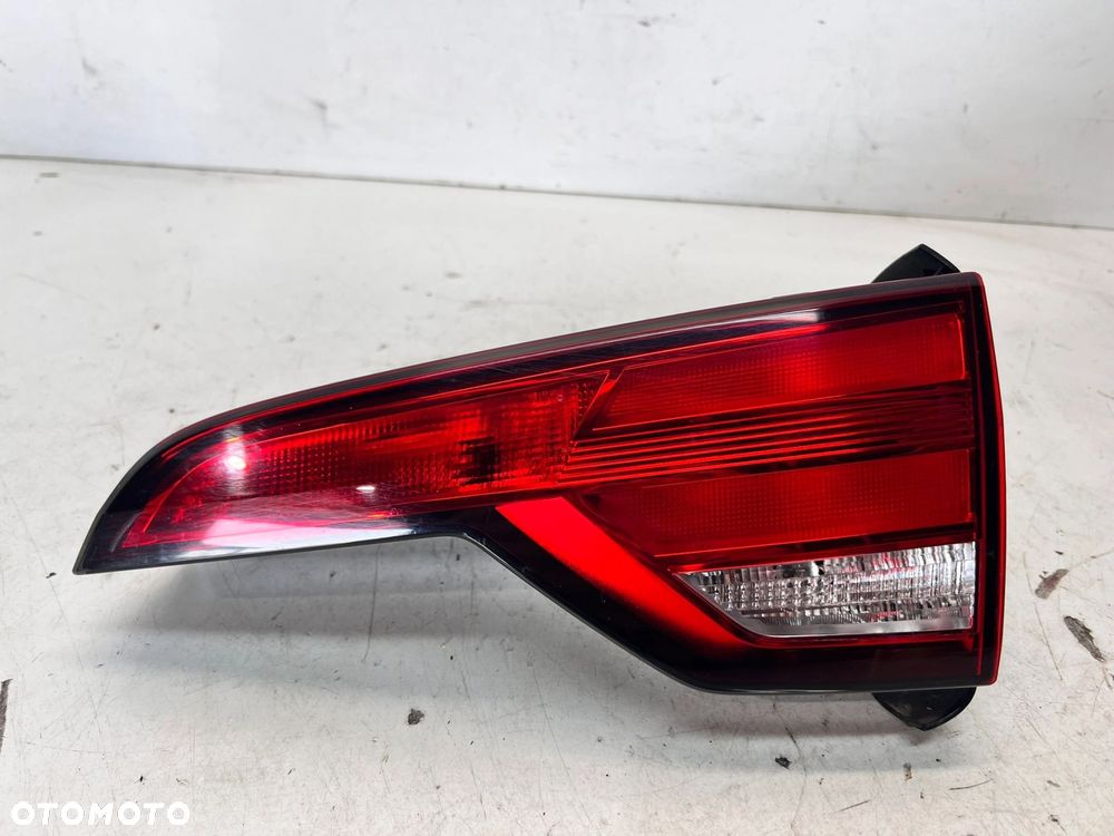LAMPA PRAWY TYŁ W KLAPĘ AUDI A4 B9 AVANT 8W9945076A - 2
