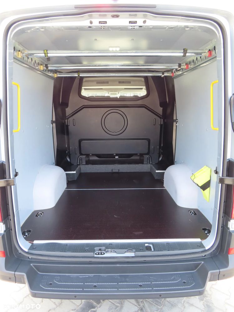 Volkswagen Crafter 35 BiTDI 2.0 177 KM AUTOMAT 6-Cio Os.+ 1036 Kg Ładowność MIXTO Indywidualna Zabudowa VIP, L2H1 Furgon Blaszak, 5905 mm Dł, FULL LED, DRZWI PRZESUWNE Z OBU STRON, HAK 3000 Kg, Rozstaw Osi 3665 mm, Stan Wizualny I Techniczny NOWY Tak Jak Z Taśmy Produkcyjnej Gotowy Dostępny OKAZJA POLECAM - 16