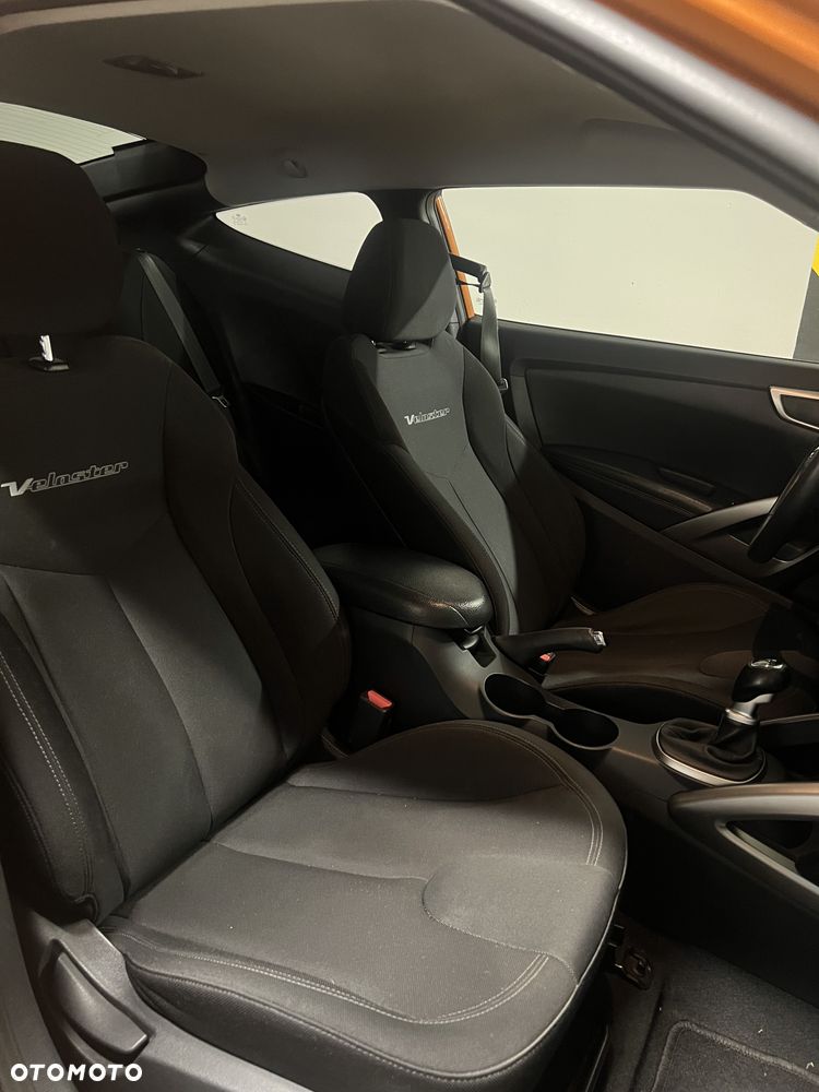 Hyundai Veloster 1.6 GDI Comfort - 29