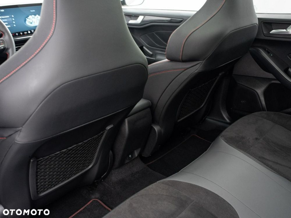 Ford Focus 2.3 EcoBoost ST X - 24