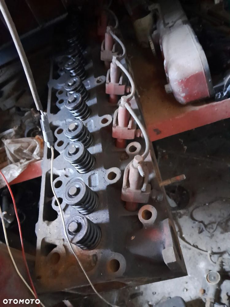 SILNIK GLOWICA RENO SZESC CYLINDROW - 2