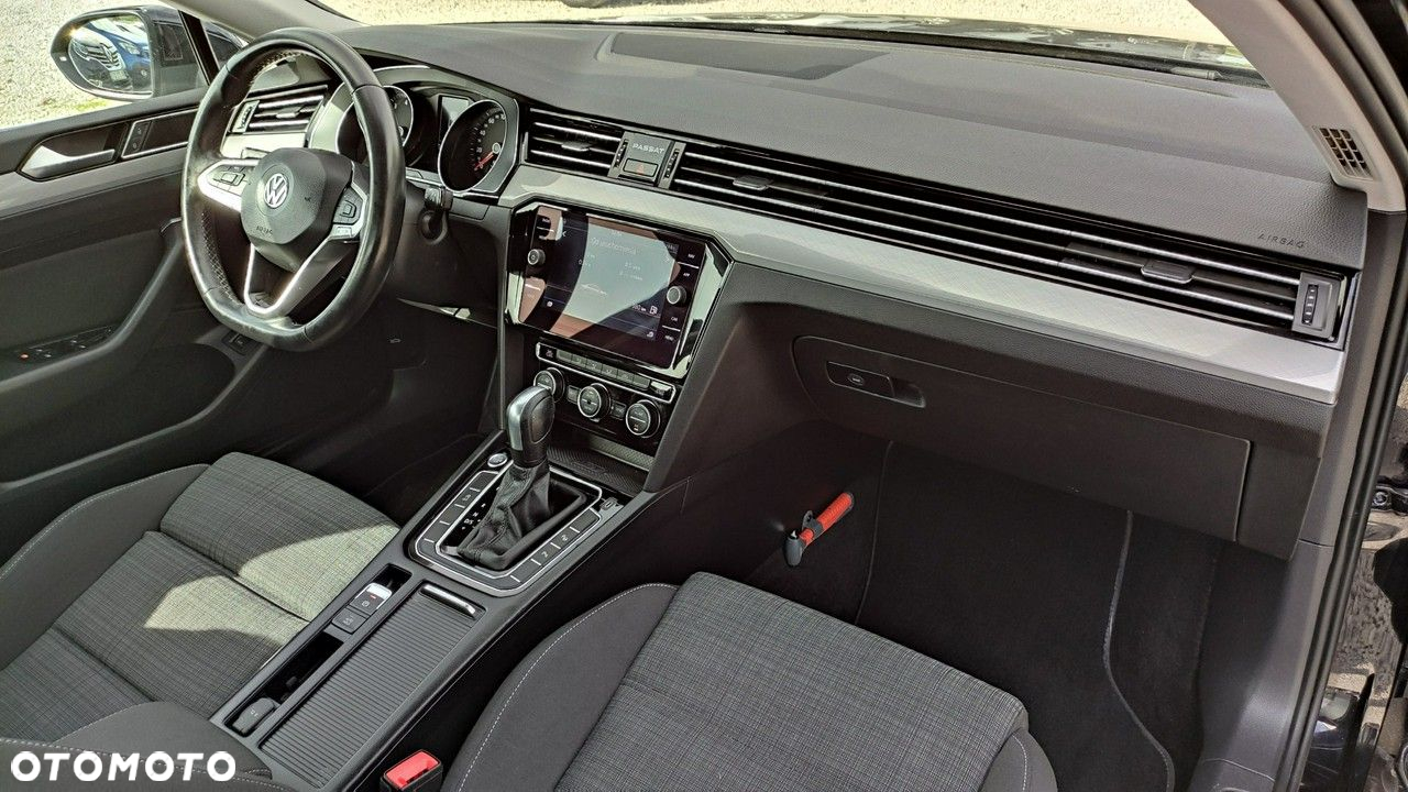 Volkswagen Passat - 29