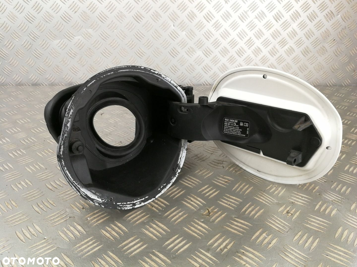 7434642 7409543 klapka wlewu paliwa pokrywka obudowa osłona BMW F20 F21 F22 - 5