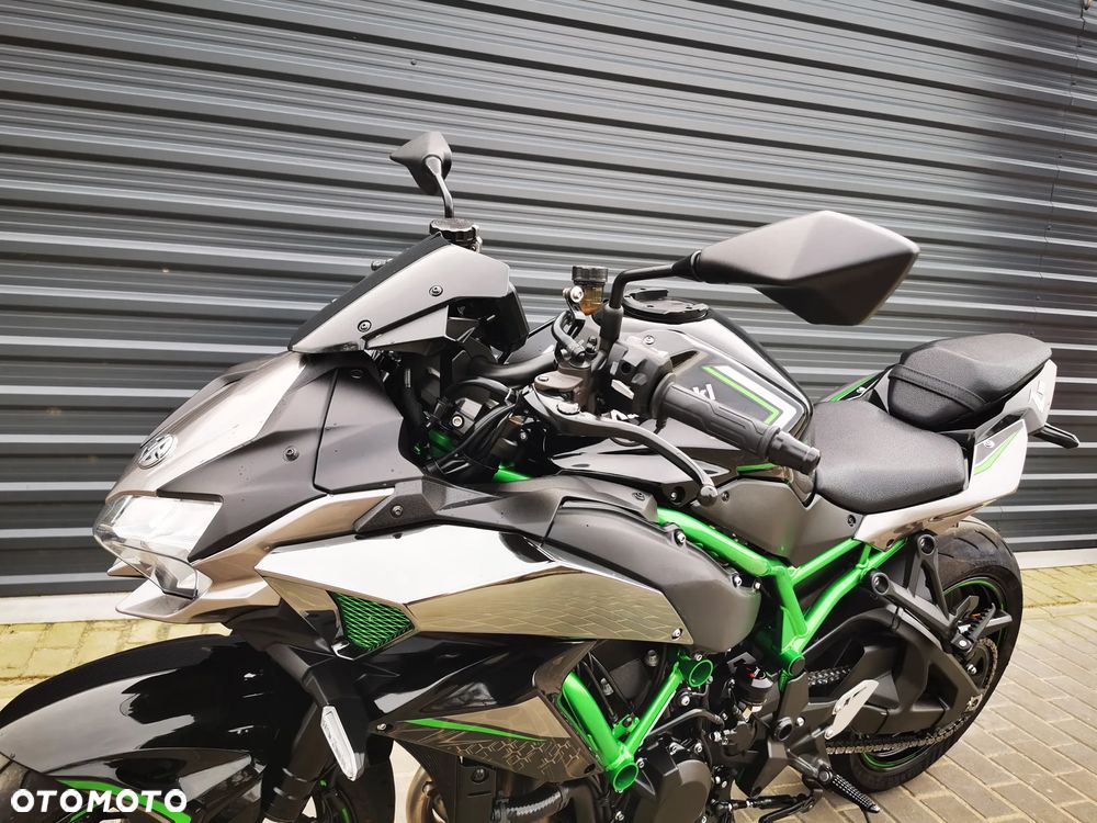 Kawasaki H2 - 25