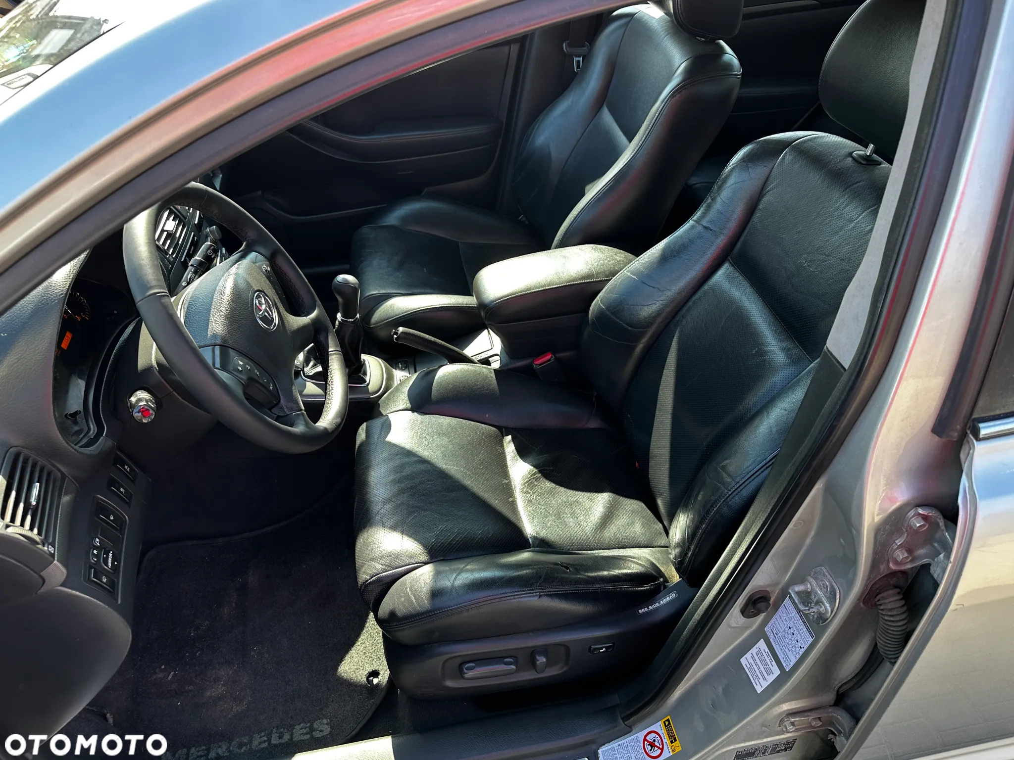 Toyota Avensis - 17