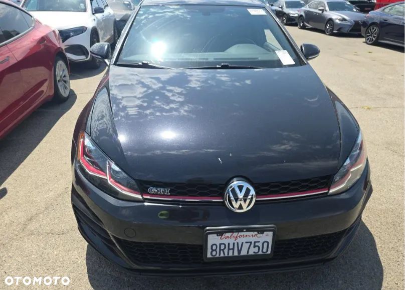 Volkswagen Golf - 2