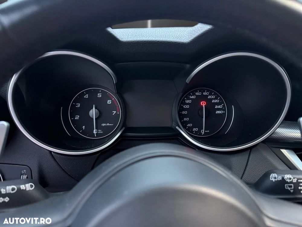 Alfa Romeo Stelvio 2.0 Turbo AWD AT8 Veloce - 15