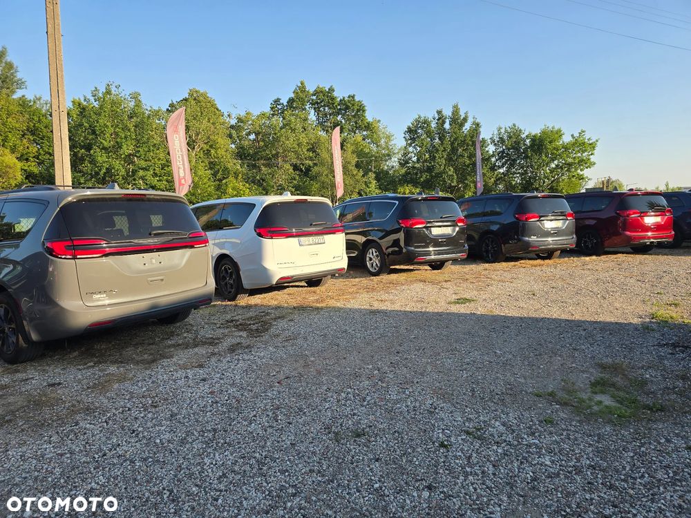 Chrysler Pacifica - 41