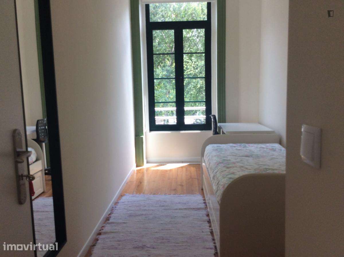 Quarto - localizado em Paranhos Porto - Grande imagem: 2/23