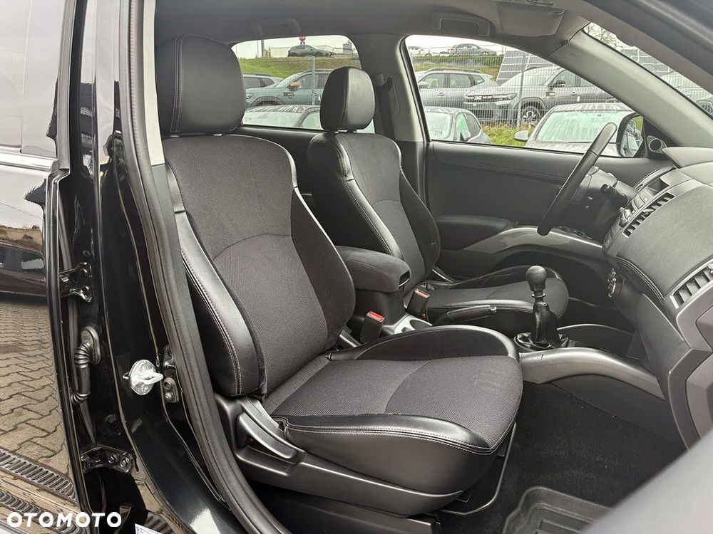 Mitsubishi Outlander 2.0 DID Intense - 24