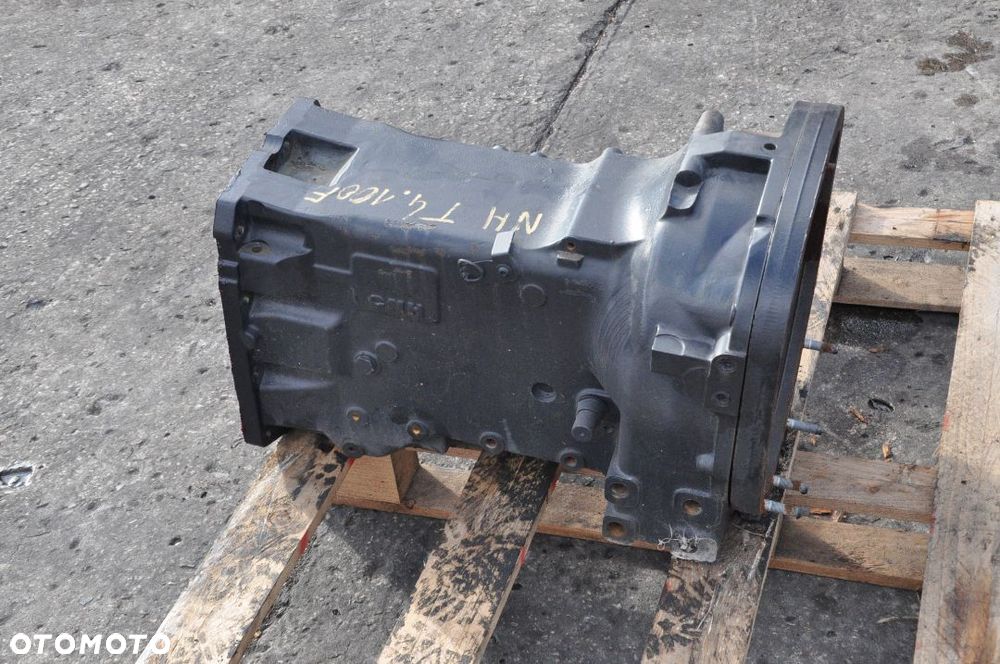 OBUDOWA SKRZYNI BIEGÓW NEW HOLLAND T4.100F 44913503 / 7555871