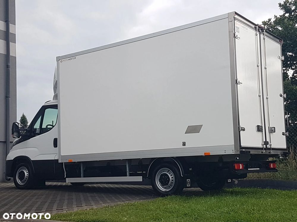 Iveco 35S16 KONTENER 8EP KLIMA 4,23x2,23x2,23 3,0-160KM DAILY KRAJOWY MANUAL 6-BIEGÓW - 28