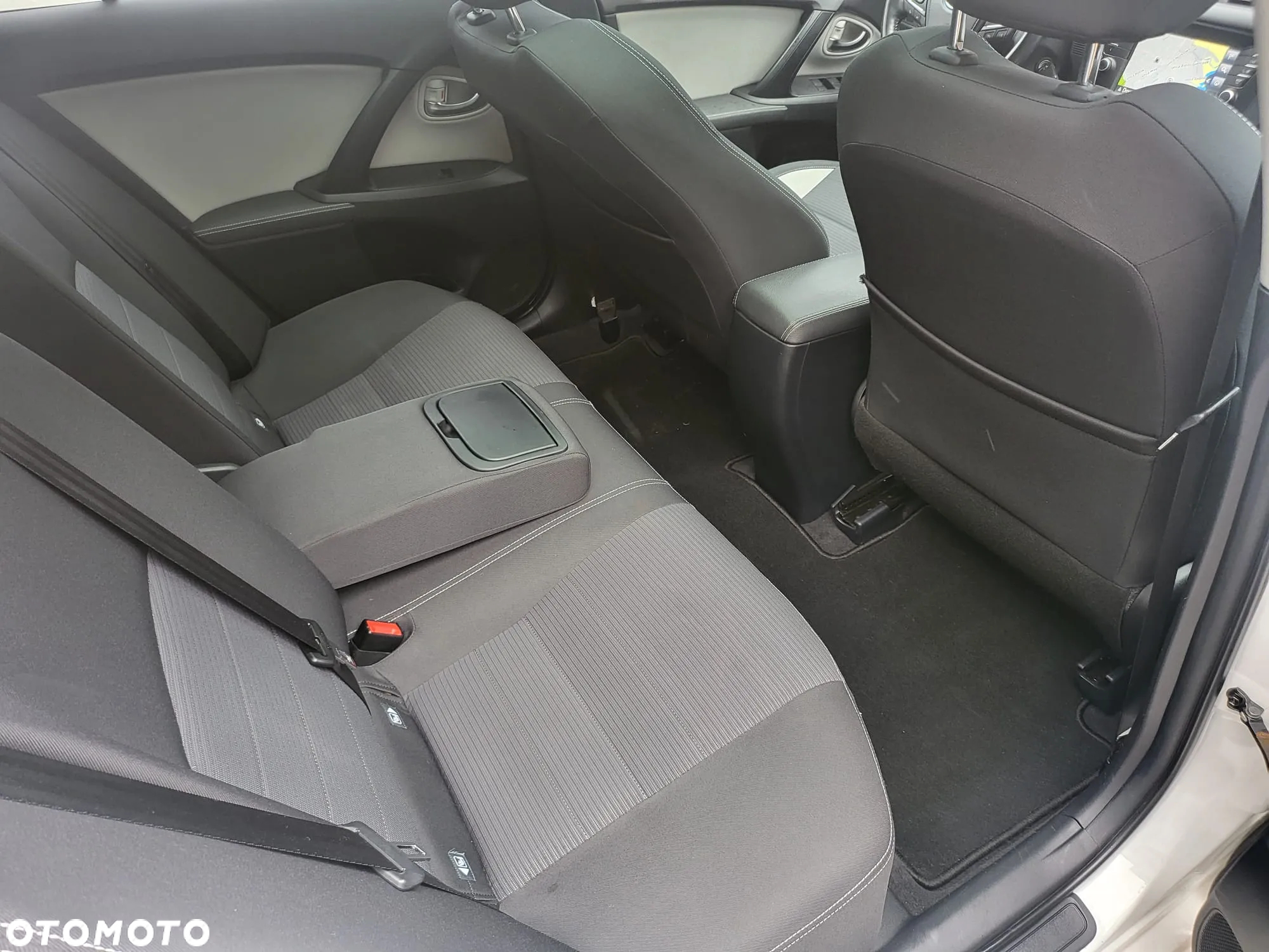 Toyota Avensis Touring Sports 1.8 Executive - 27
