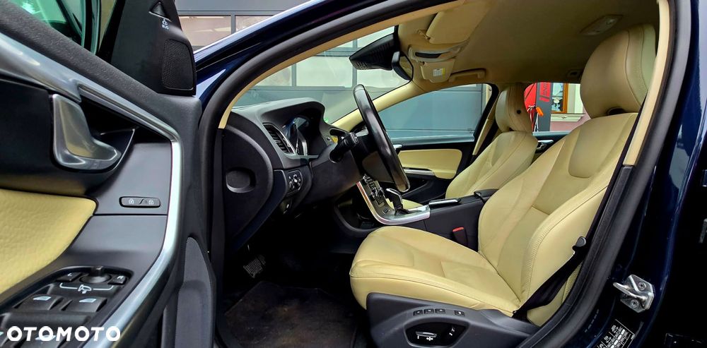 Volvo V60 - 25