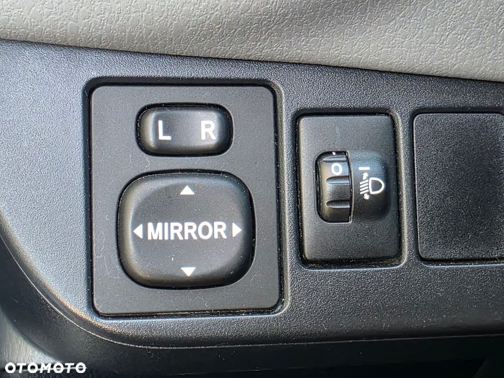 Toyota Yaris - 23