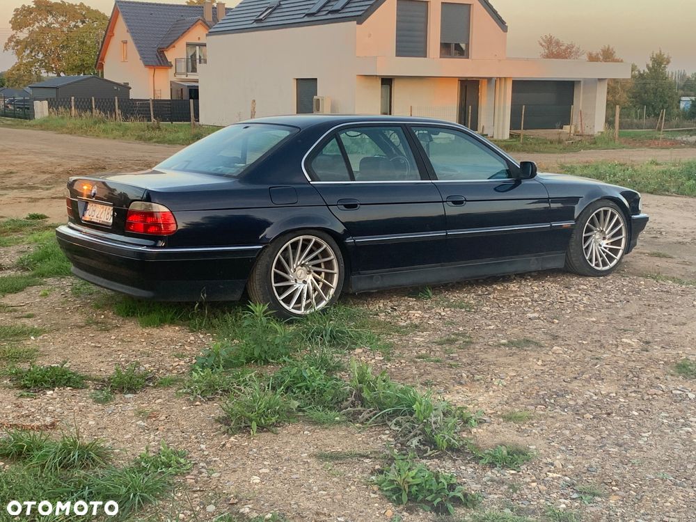 BMW Seria 7 735i - 4