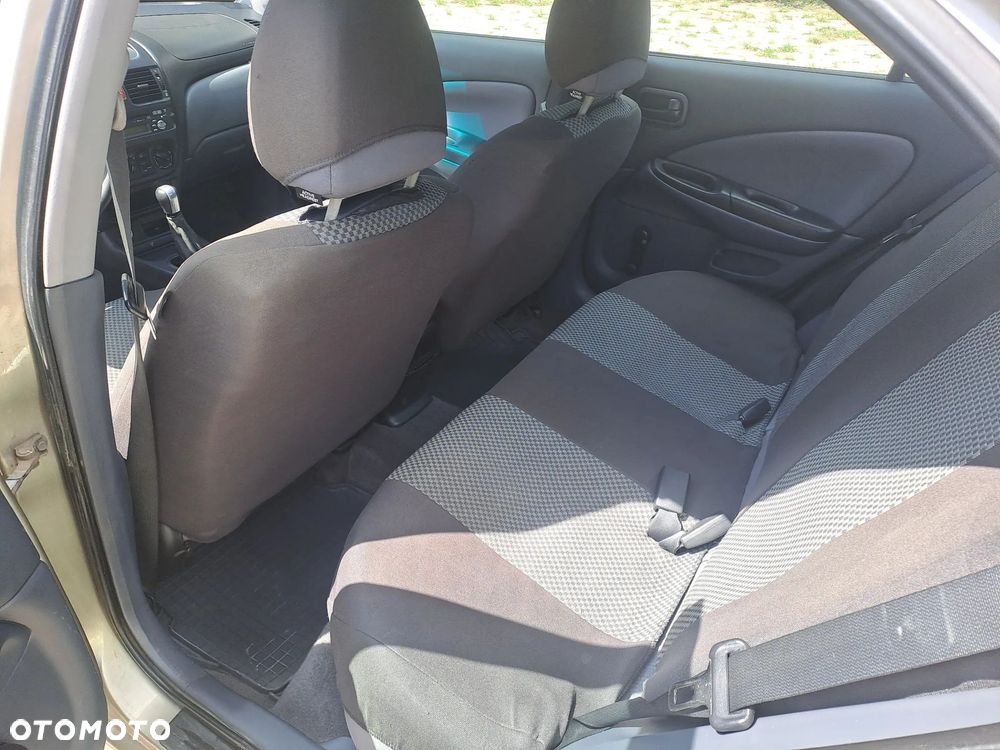Nissan Almera 1.5 Base - 9