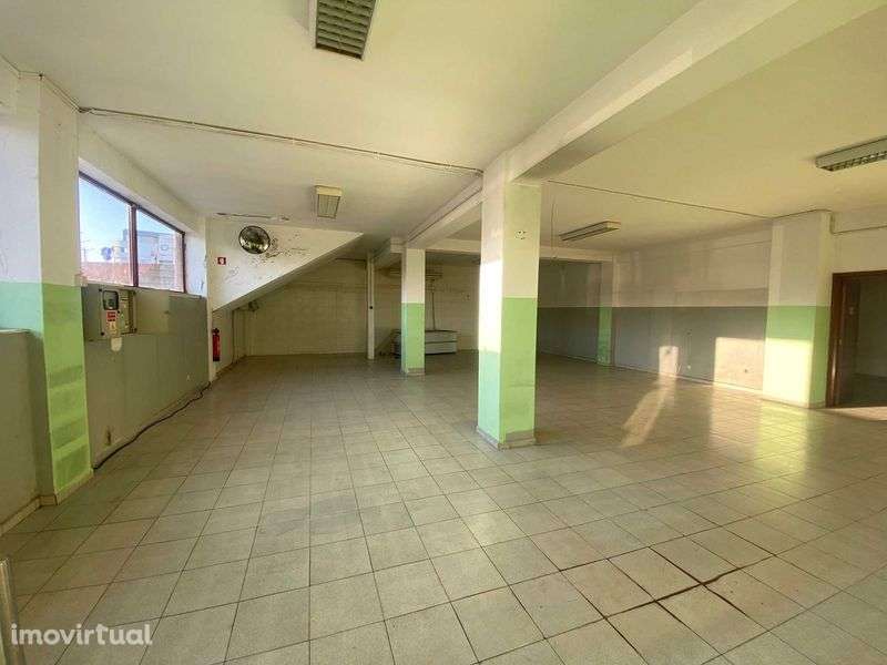 Loja com 184m2 próxima campo de futebol da Sanjoanense - Grande imagem: 4/9