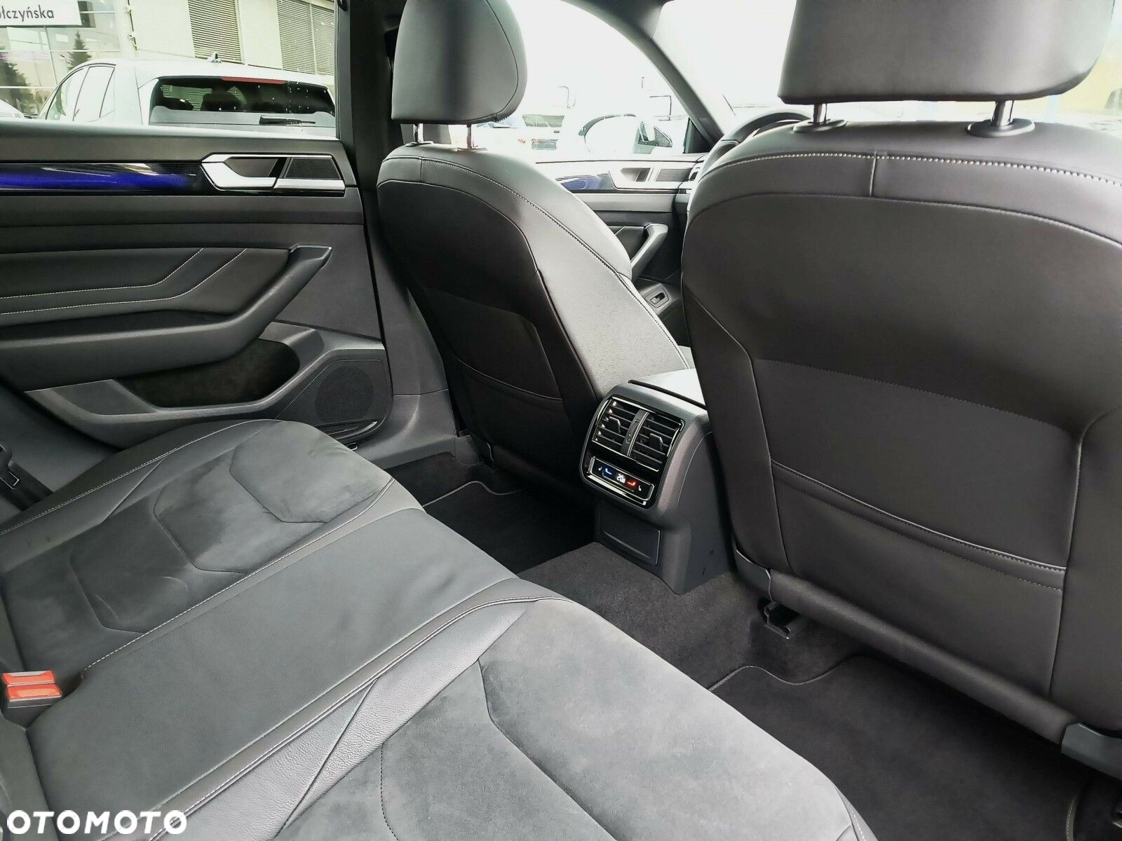 Volkswagen Arteon 2.0 TSI R-Line DSG - 25