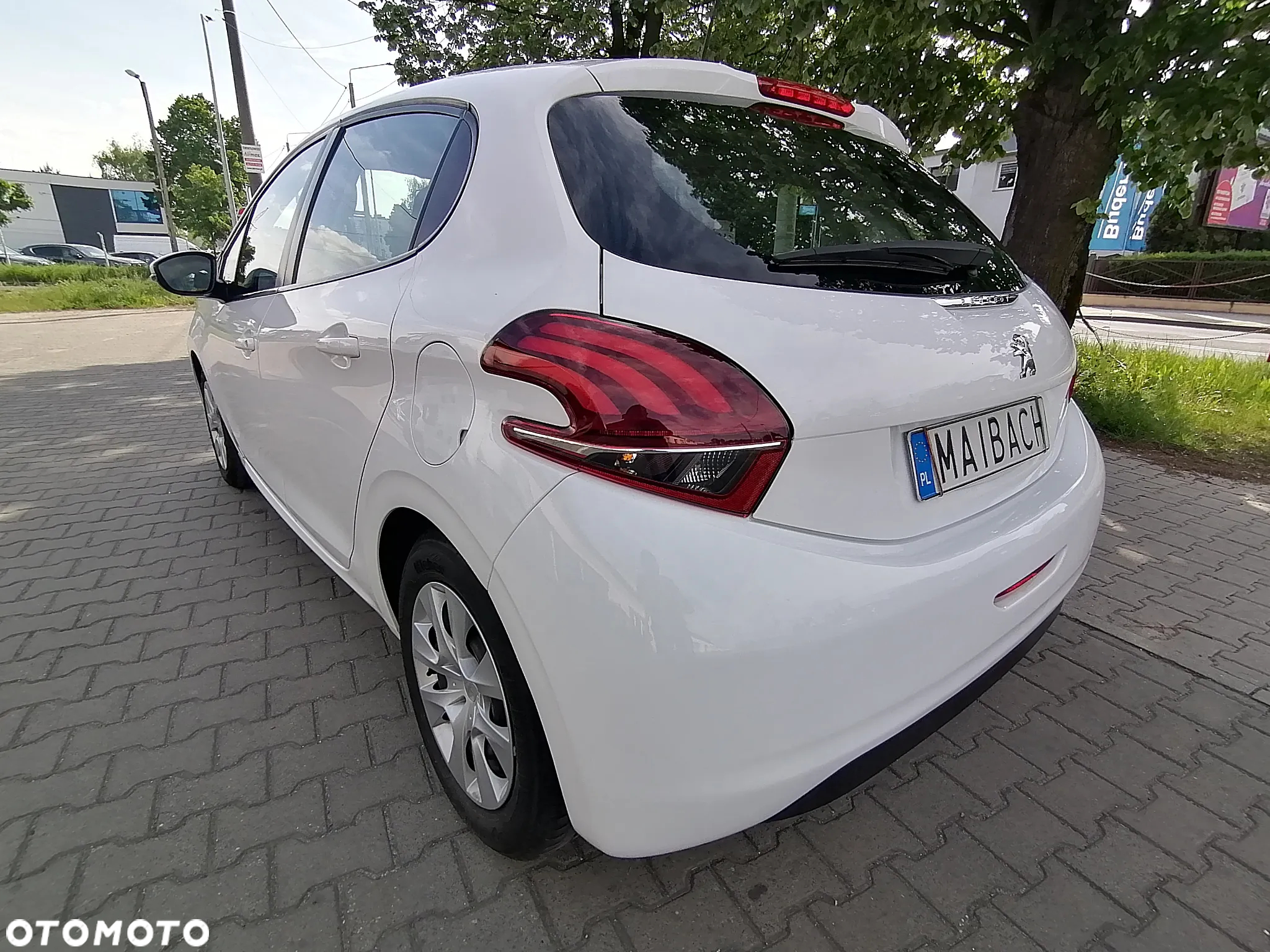 Peugeot 208 - 10
