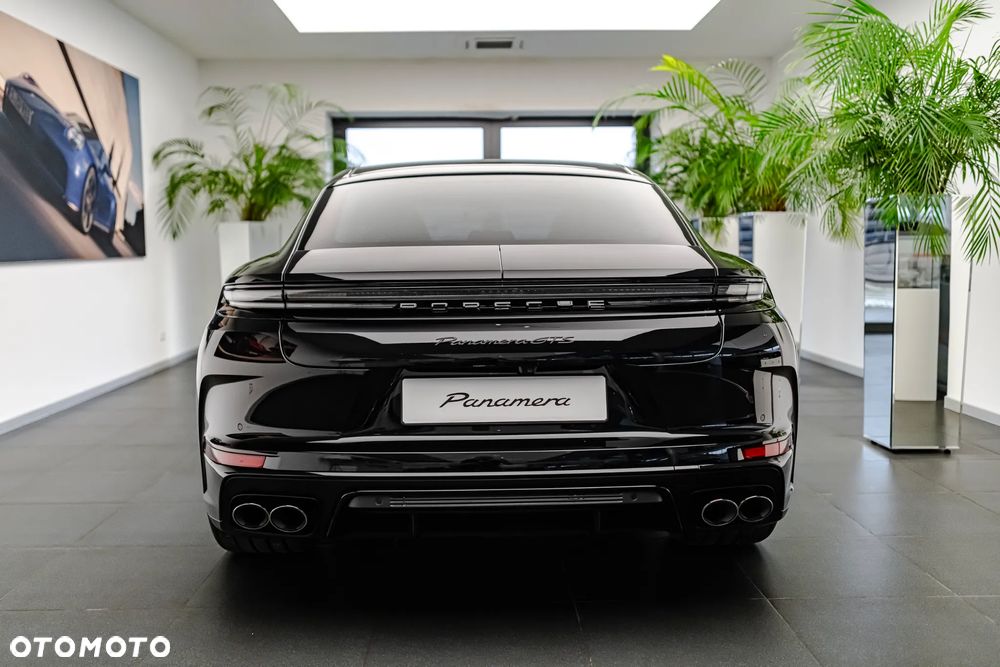 Porsche Panamera - 4