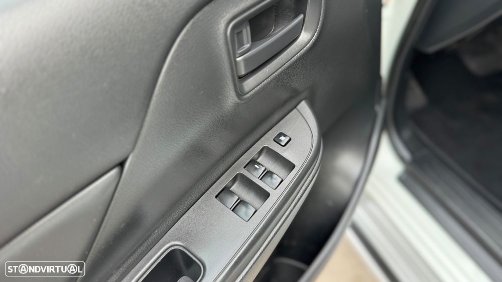Mitsubishi L-200 Cabine dupla 4X2 - 32