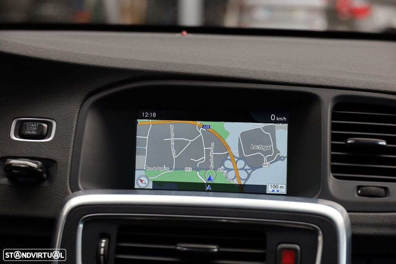 Volvo V60 2.4 D6 R-Design Mom.AWD Phev - 18
