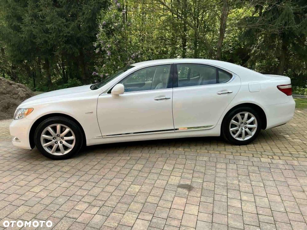 Lexus LS 460 Elite - 32