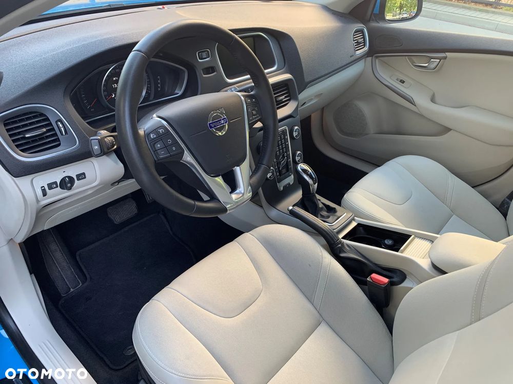 Volvo V40 T3 Drive-E Momentum - 6