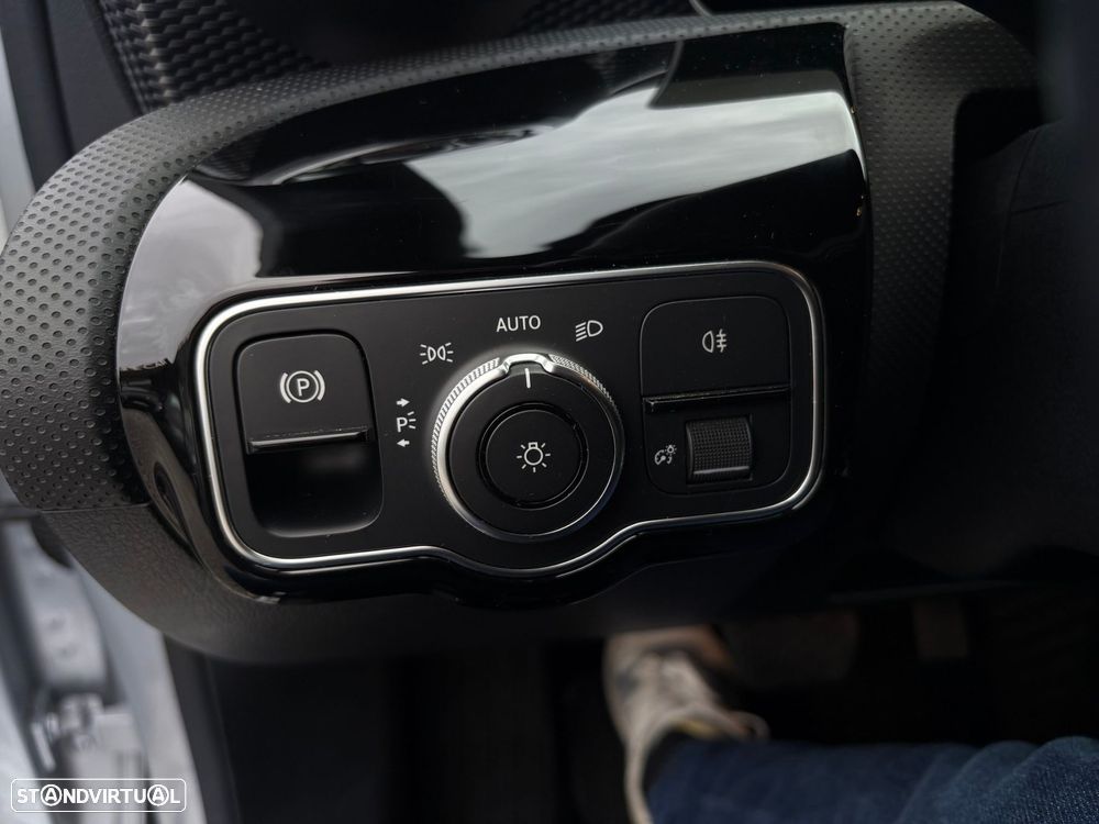 Mercedes-Benz A 180 7G-DCT Progressive - 22