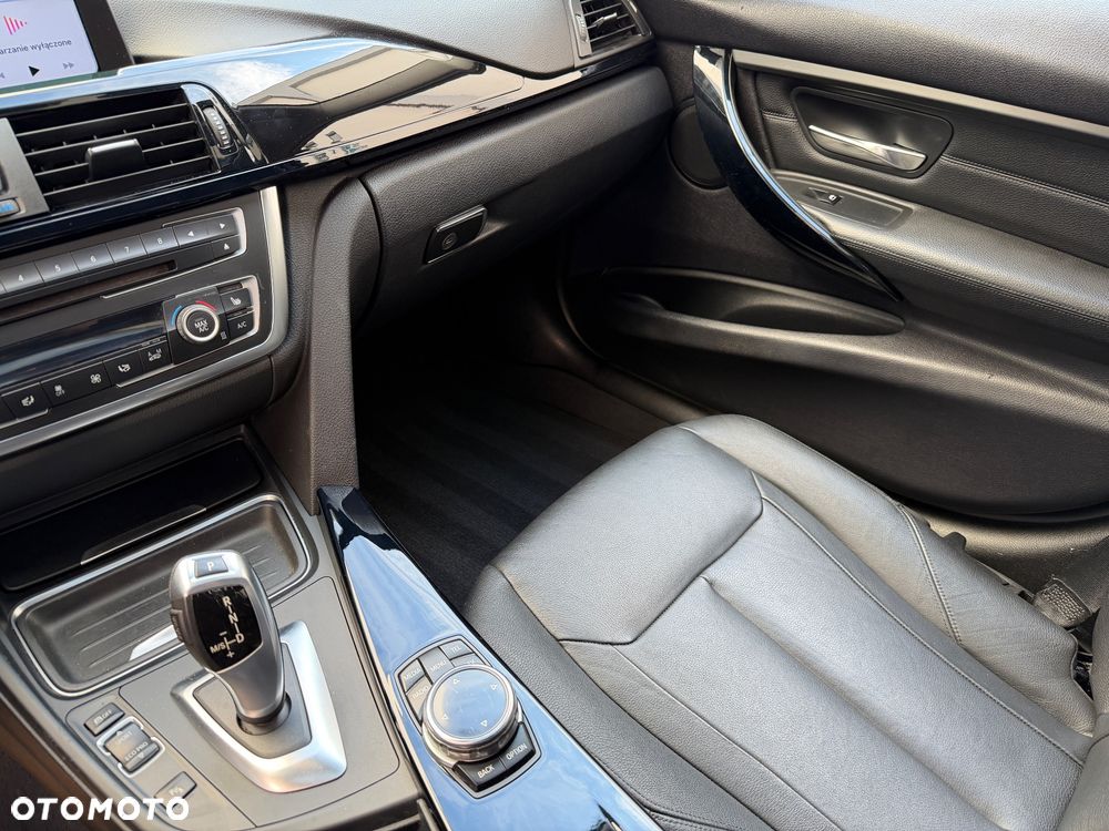 BMW Seria 3 330d Sport-Aut Luxury Line - 17