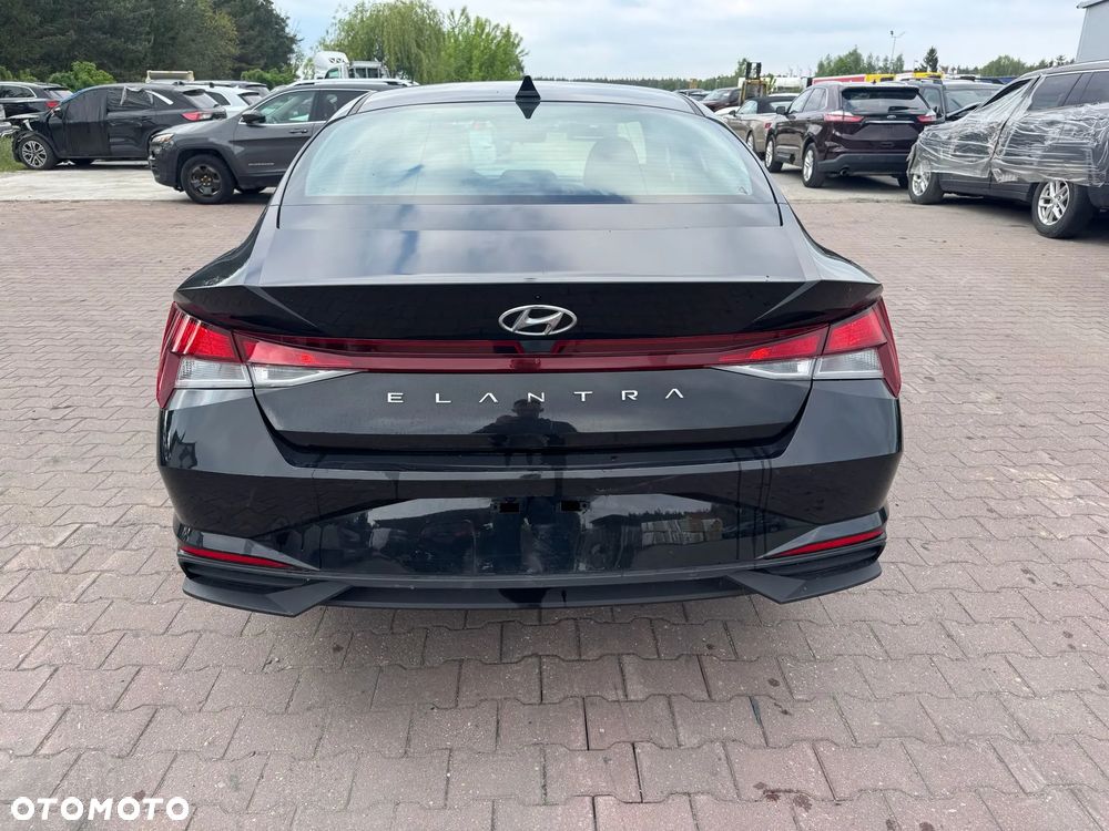 Hyundai Elantra - 4