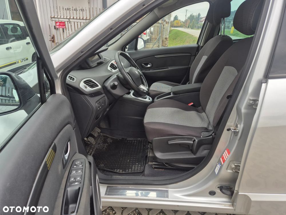 Renault Scenic 1.6 16V Expression - 9