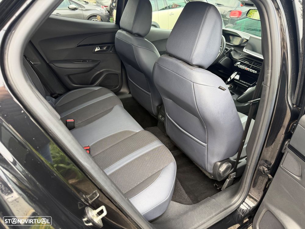 Peugeot e-2008 Allure - 11